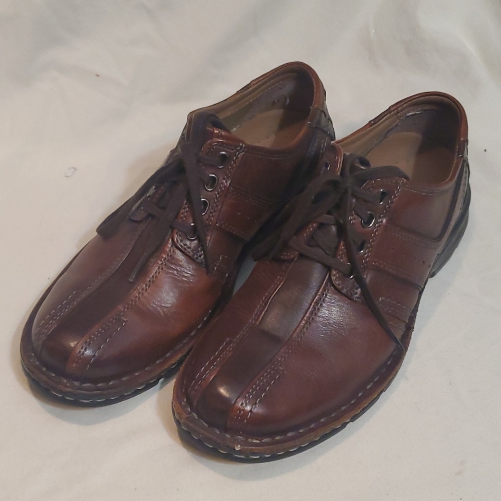 Clarks Brown Leather Lace-Up Flats